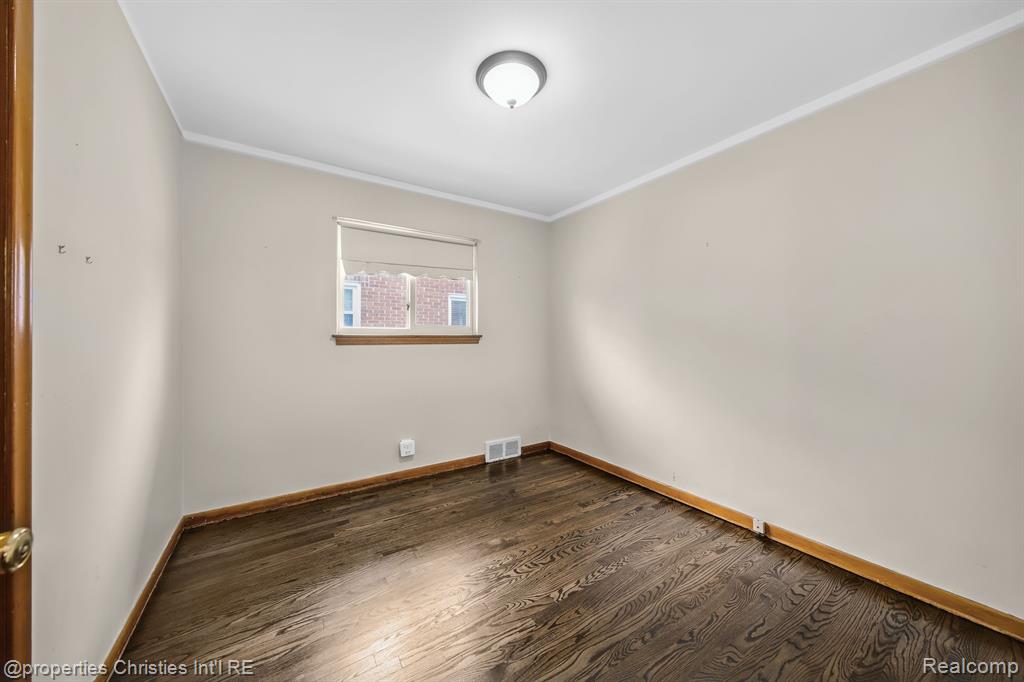 7631 ROBINSON Avenue, Allen Park, MI 48101 — Photo 10