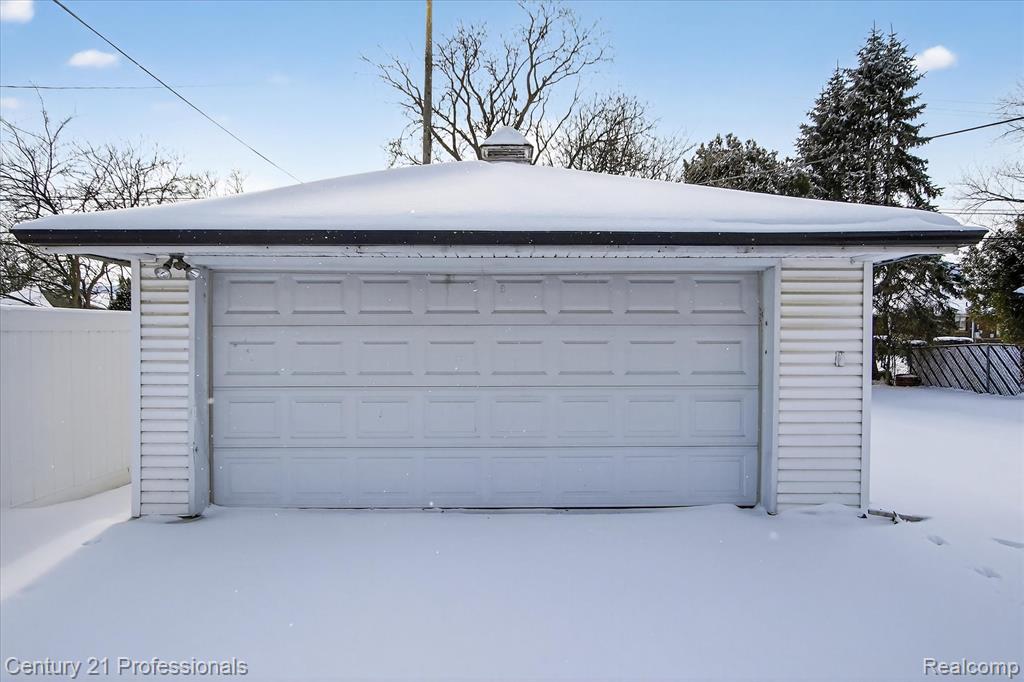 16786 Sprenger Avenue, Eastpointe, MI, 48021