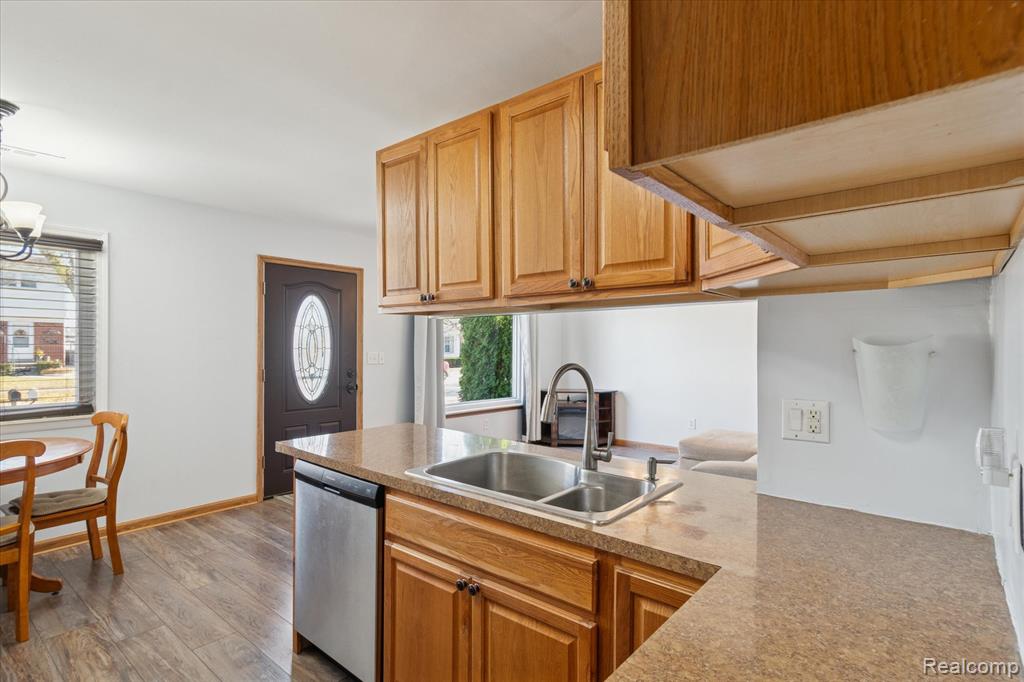 25898 Fairgrove Street, Woodhaven, MI 48183 — Photo 12