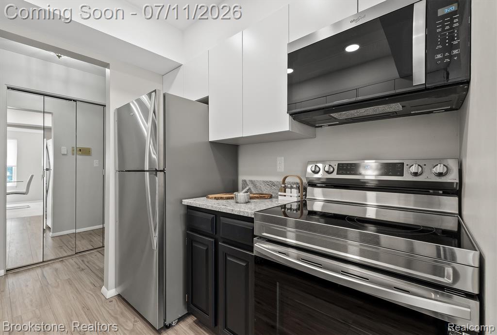 775 E Fox Hills Drive, Bloomfield Hills, MI 48304 — Photo 12