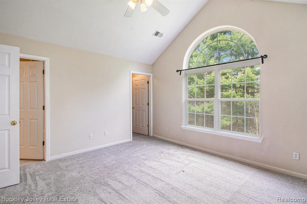 670 OLDE ENGLISH Circle, Howell, MI 48855 — Photo 8