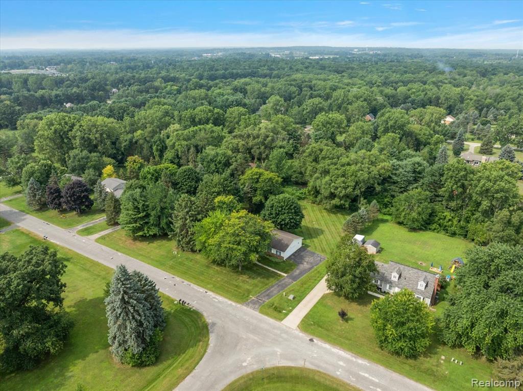 2947 SUN TERRACE Drive, Hartland, MI 48353 — Photo 55