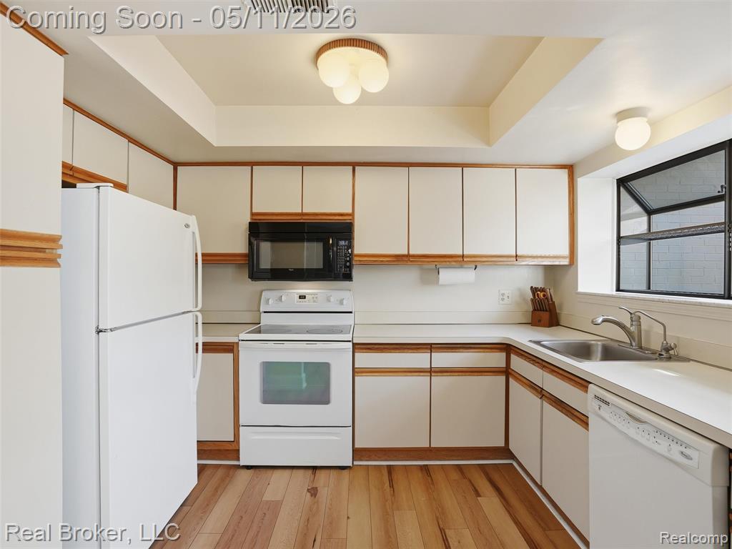 42115 E Edward Drive, Clinton Twp, MI 48038 — Photo 13