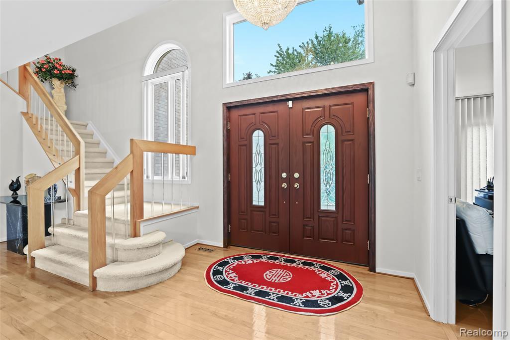 6034 Beachwood Drive, West Bloomfield, MI 48324 — Photo 3
