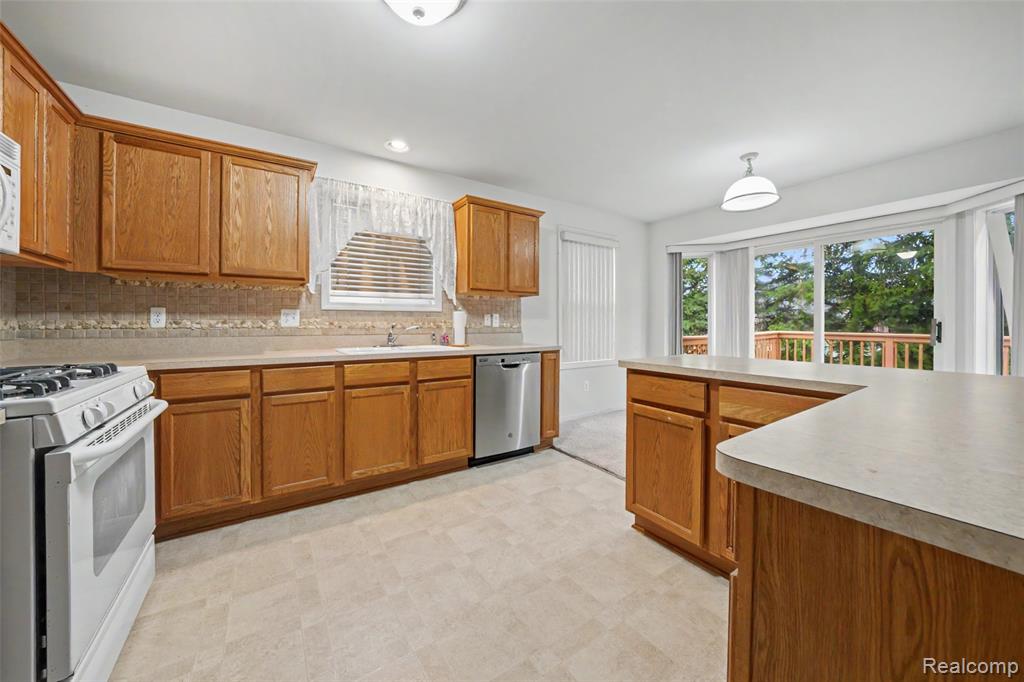 45467 Coachfort Drive, Macomb, MI 48044 — Photo 5