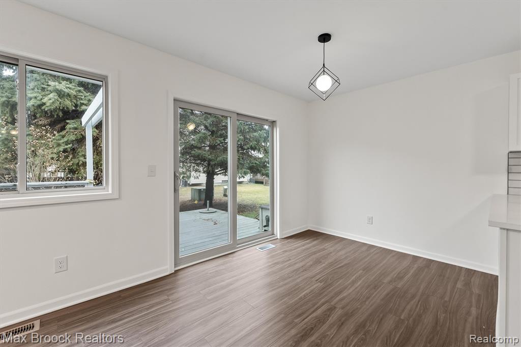 24530 Pineview Street, Oak Park, MI 48237 — Photo 10