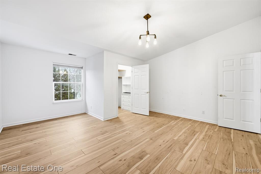4885 Oak Hill Drive, 20, Waterford, MI 48329 — Photo 23