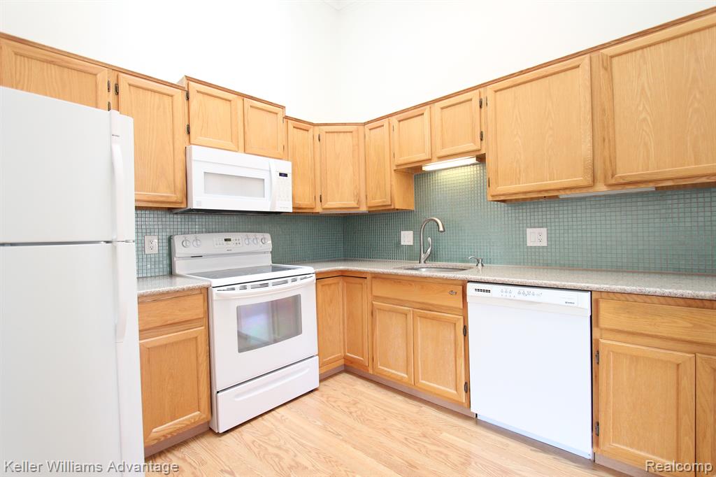 22132 Edgewater, Novi, MI — Photo 7