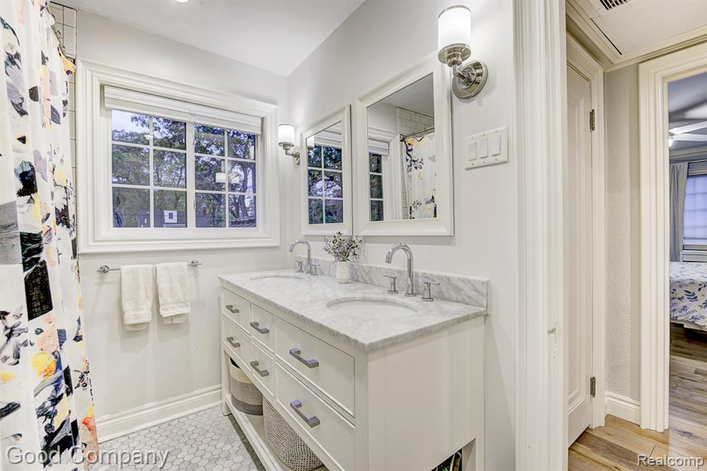 551 W Oakridge Street, Ferndale, MI 48220 — Photo 34