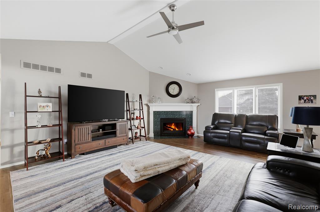 48274 Beacon Square Drive, Macomb, MI 48044 — Photo 10