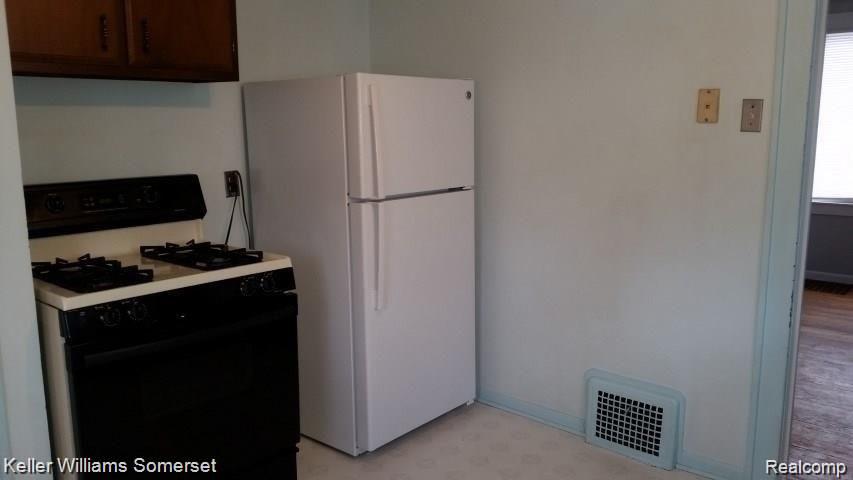 904 N MAPLE Avenue, Royal Oak, MI 48067 — Photo 8