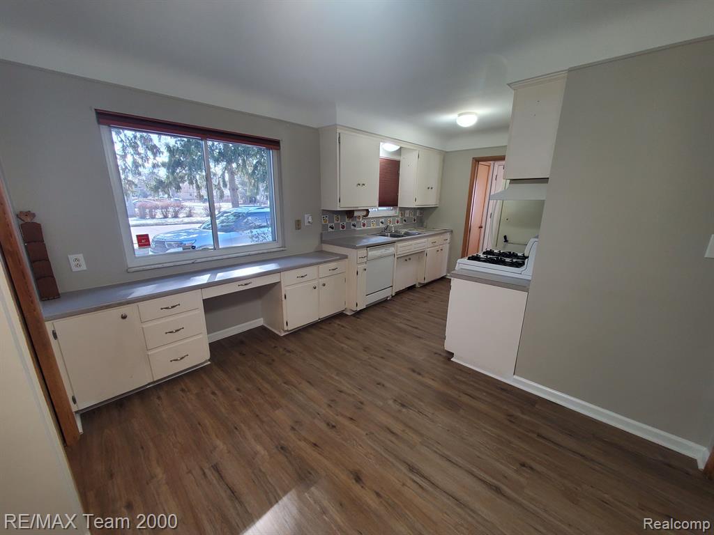 4565 UNIVERSAL Street, Dearborn Heights, MI 48125 — Photo 10