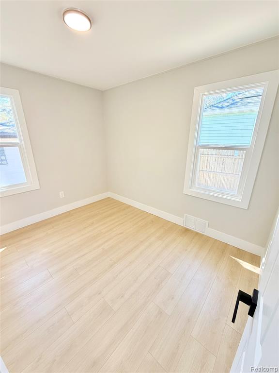 828 E Elza Avenue, Hazel Park, MI 48030 — Photo 23