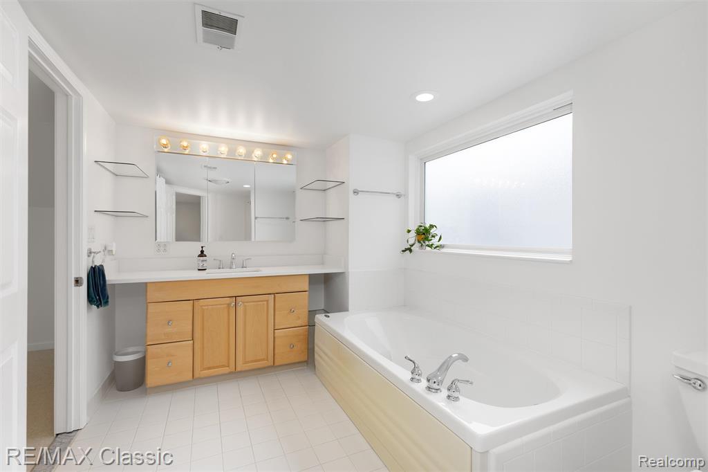 605 Fernwood Road, Royal Oak, MI 48067 — Photo 18