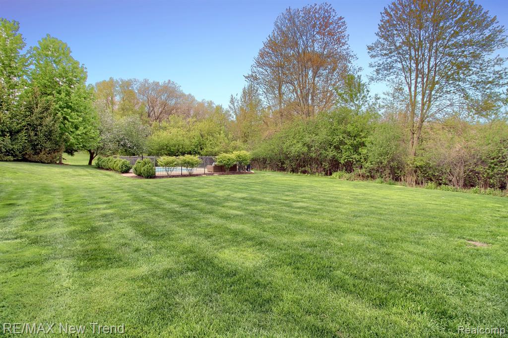 9457 DALEVIEW Drive, South Lyon, MI 48178 — Photo 43