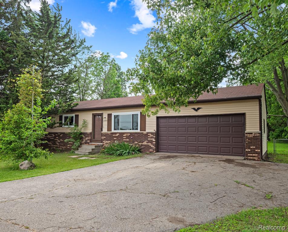 43667 DEQUINDRE Road, Troy, MI 48085 — Photo 17
