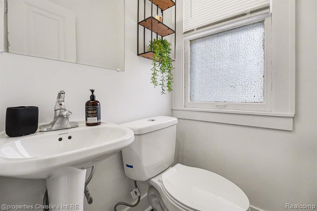 3873 Iroquois Street, Detroit, MI 48214 — Photo 11