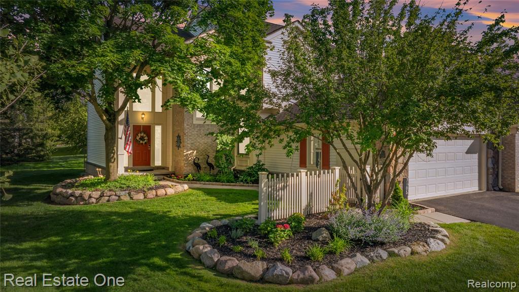 7105 Winding Brook Court, West Bloomfield, MI — Photo 2