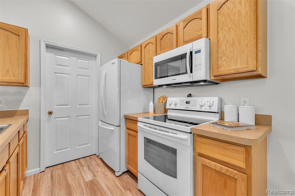 592 Olde English Circle, Howell, MI 48855 — Photo 14