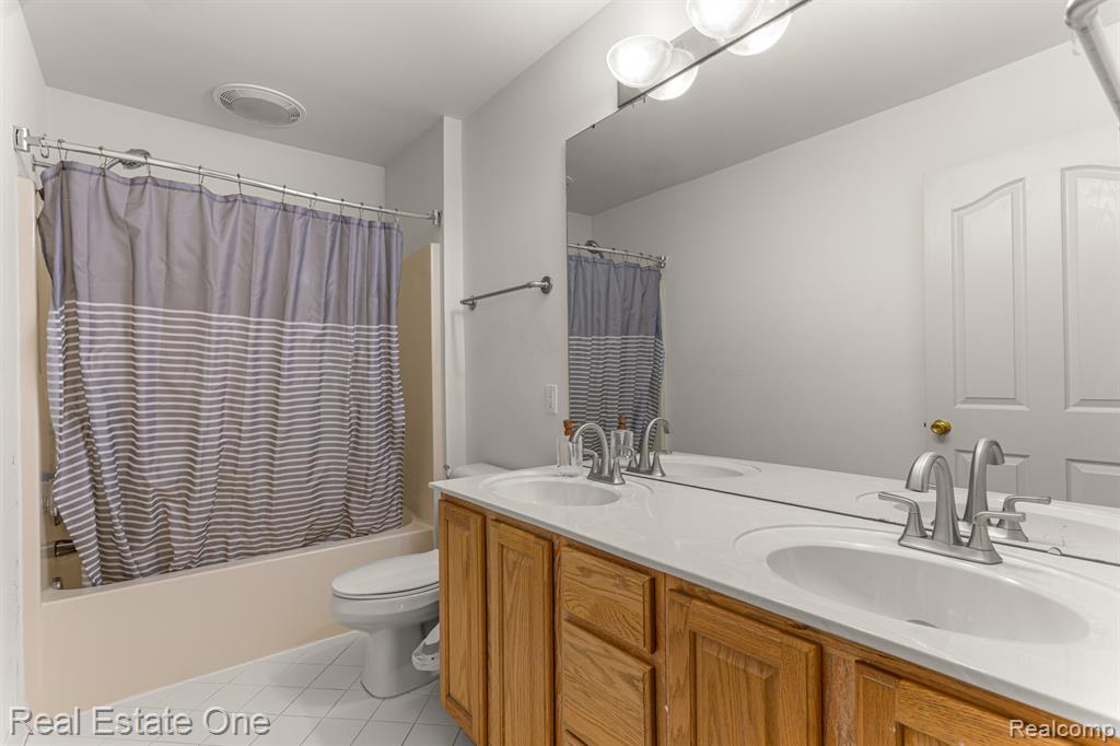 48416 Manhattan Circle, Canton, MI 48188 — Photo 33