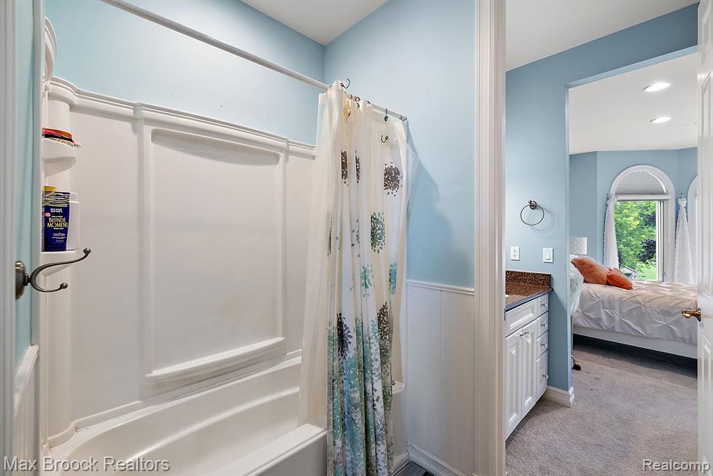 6340 Lakeshore Street, West Bloomfield, MI 48323 — Photo 35
