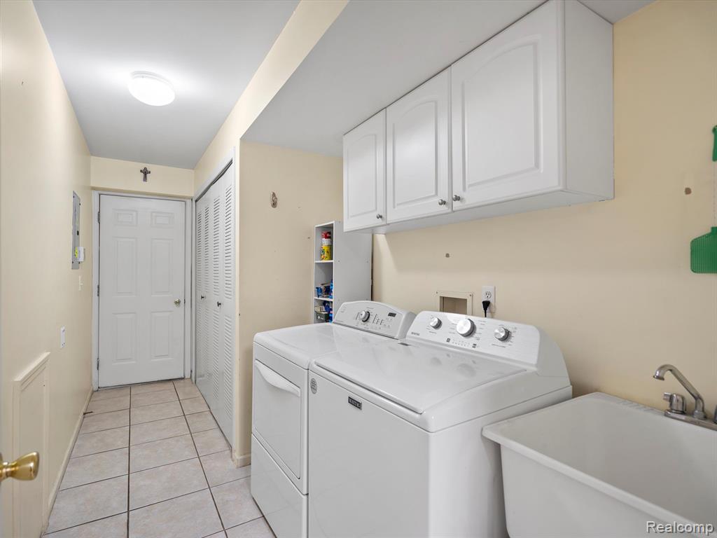 4043 BERKSHIRE Drive, Sterling Heights, MI 48314 — Photo 19