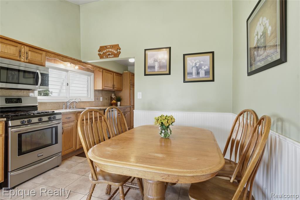 423 Shady Oaks Street, Lake Orion, MI 48362 — Photo 12