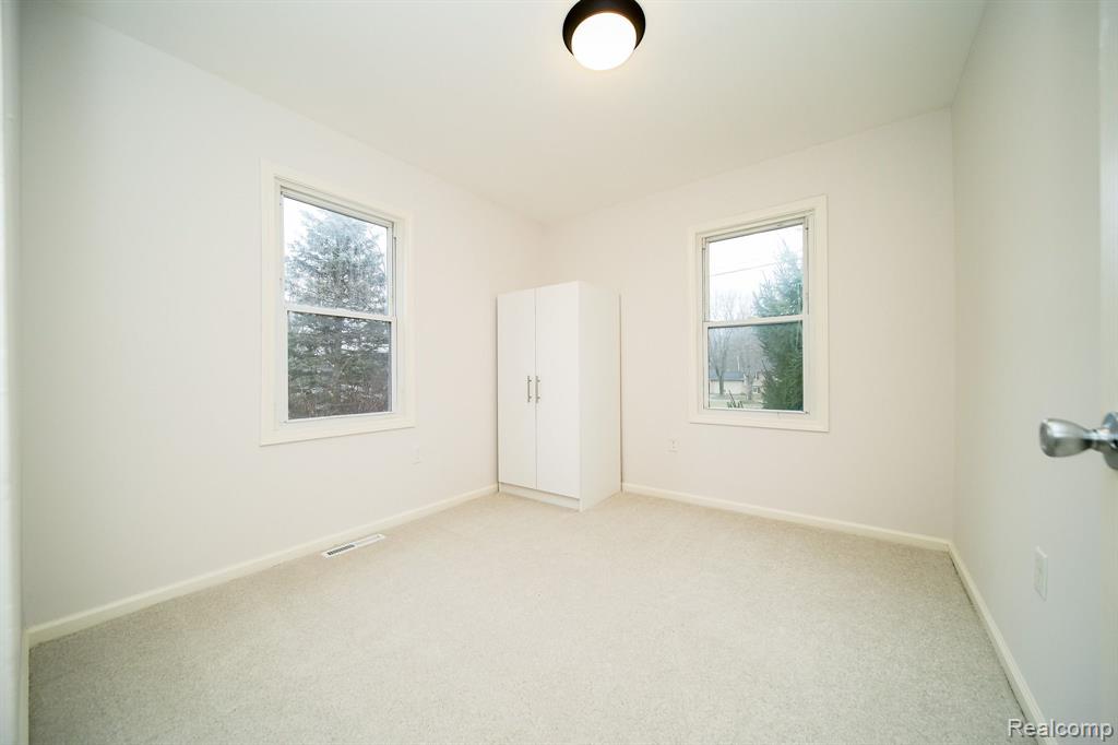 935 MCCLELLAN Street, Lake Orion, MI 48362 — Photo 24