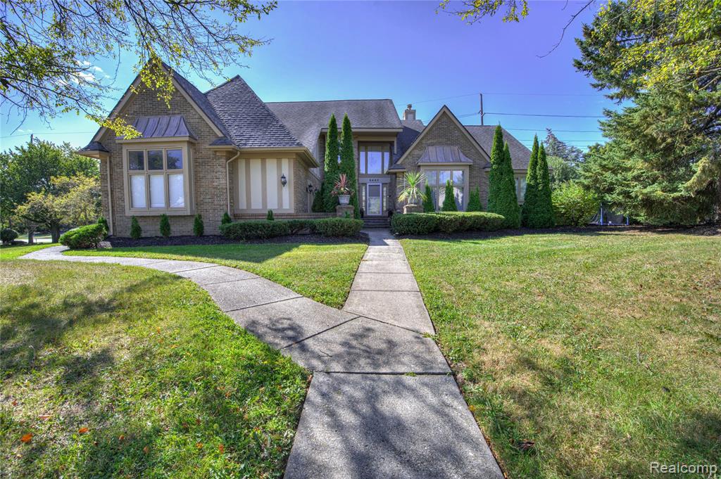 6460 Charles Drive, West Bloomfield, MI — Photo 2