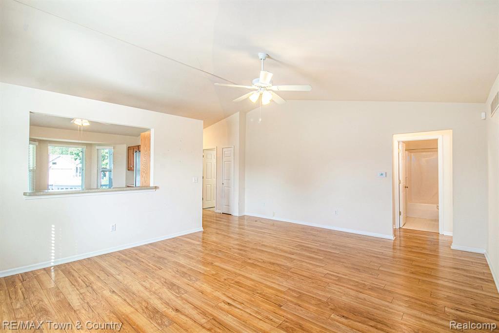 6295 Prince Court, 10, Flushing, MI 48433 — Photo 7