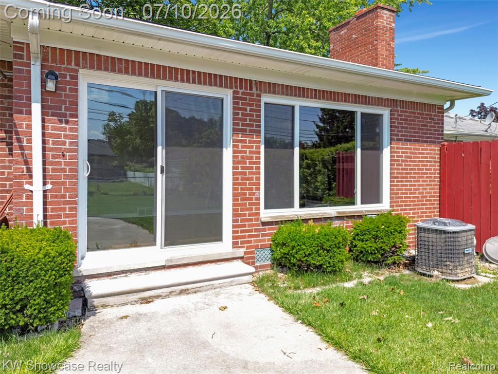 8936 Merriman Road, Livonia, MI 48150 — Photo 10
