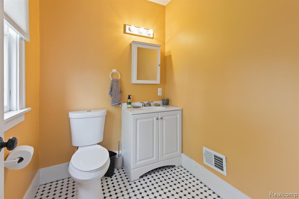 845 LAKEWOOD Street, Detroit, MI 48215 — Photo 12