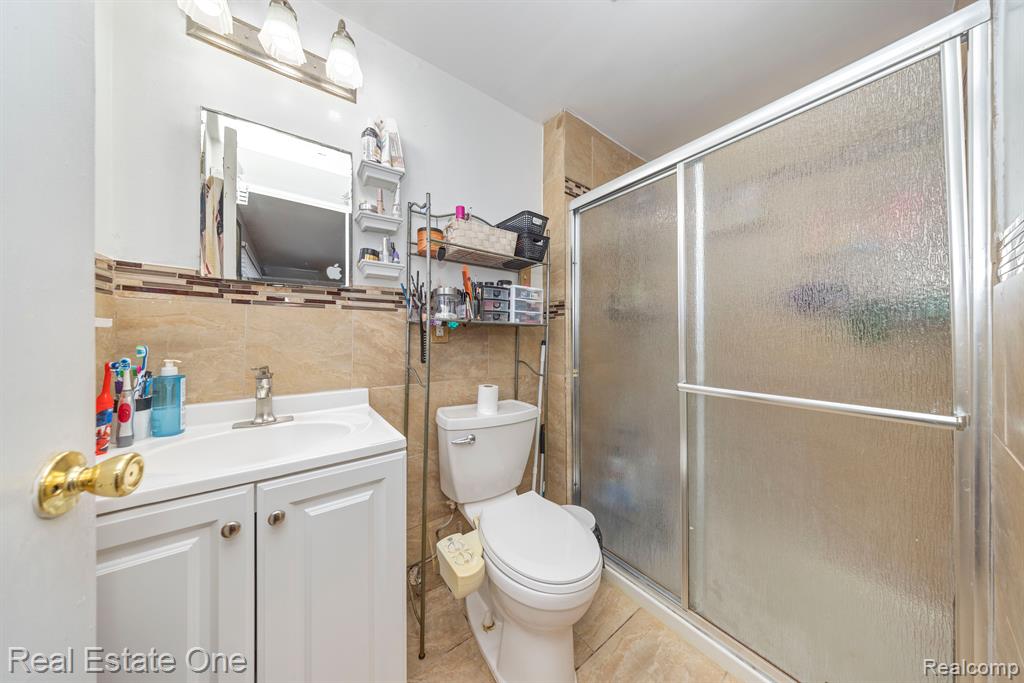 4275 NICKOLAS Drive, Sterling Heights, MI 48310 — Photo 19