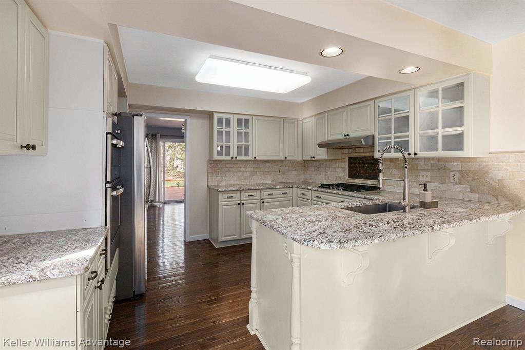 37614 Amber Drive, Farmington Hills, MI 48331 — Photo 11