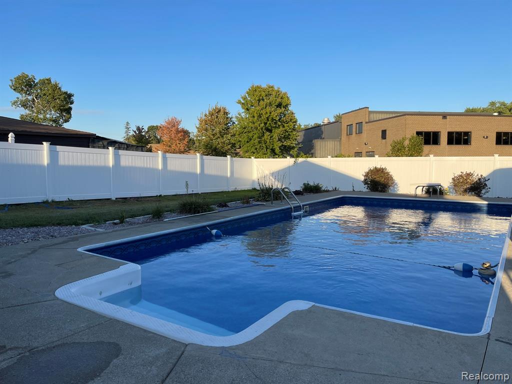 42104 JASON Drive, Clinton Twp, MI 48038 — Photo 25