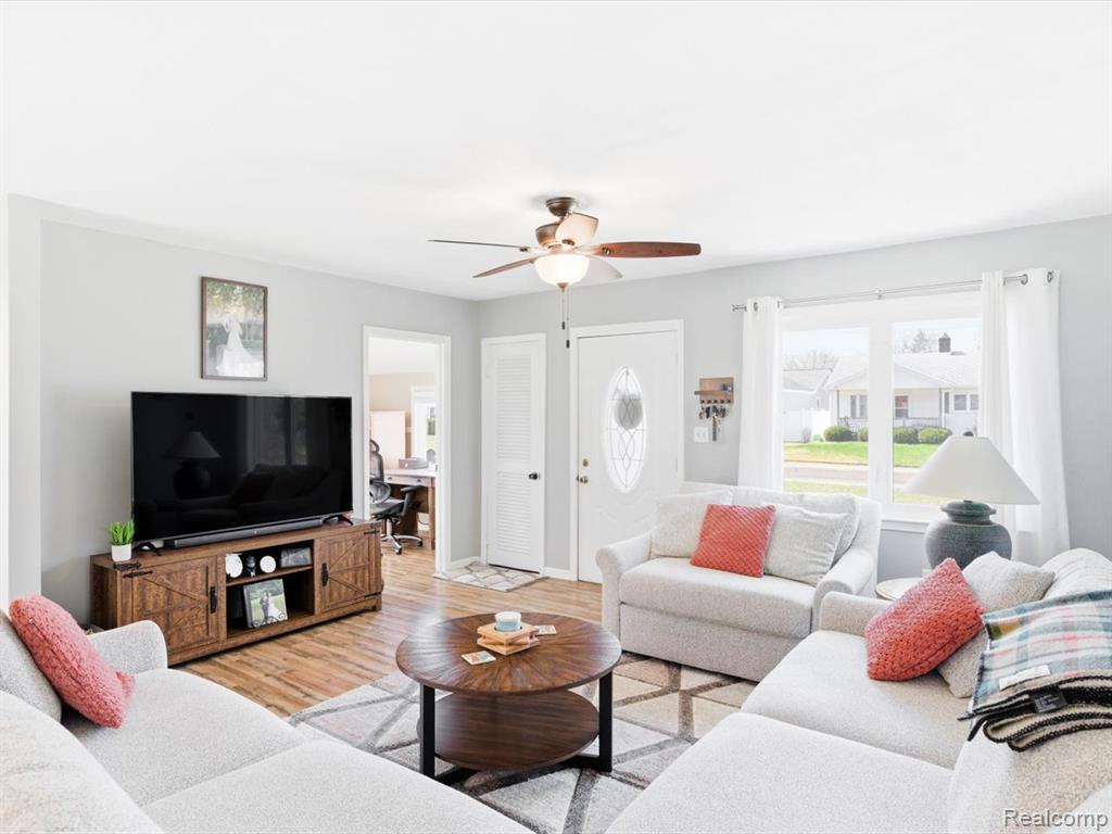 1561 Pennsylvania Avenue, Marysville, MI 48040 — Photo 4