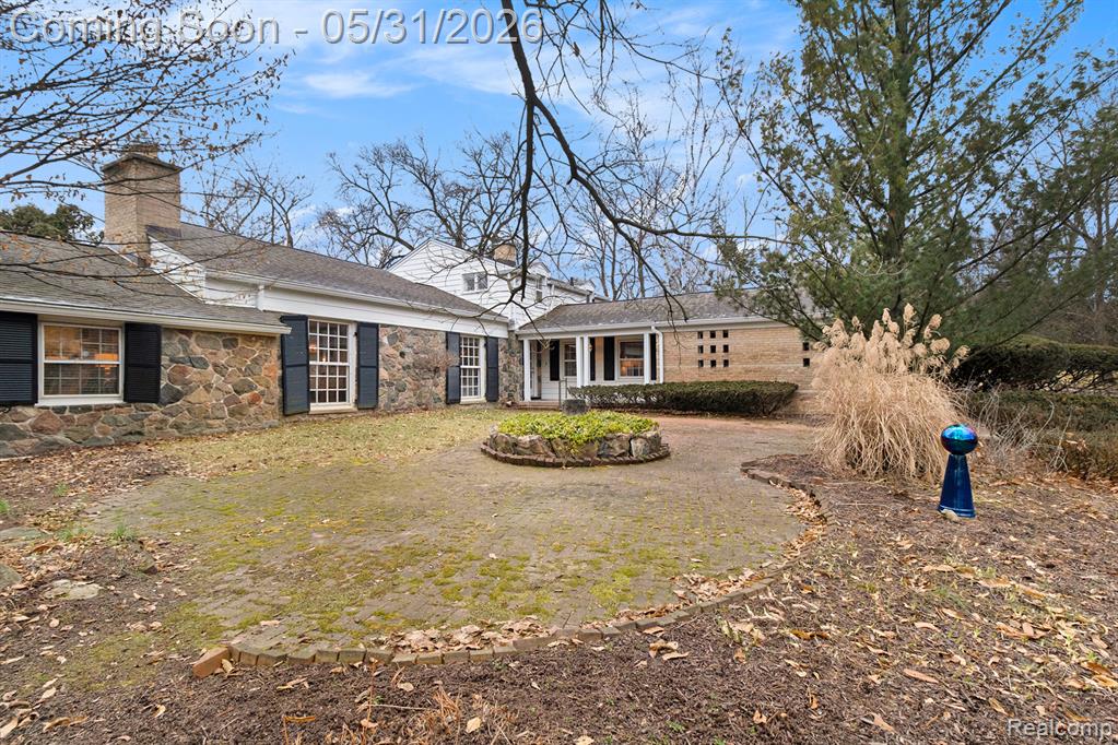 26580 Wellington Road, Franklin, MI 48025