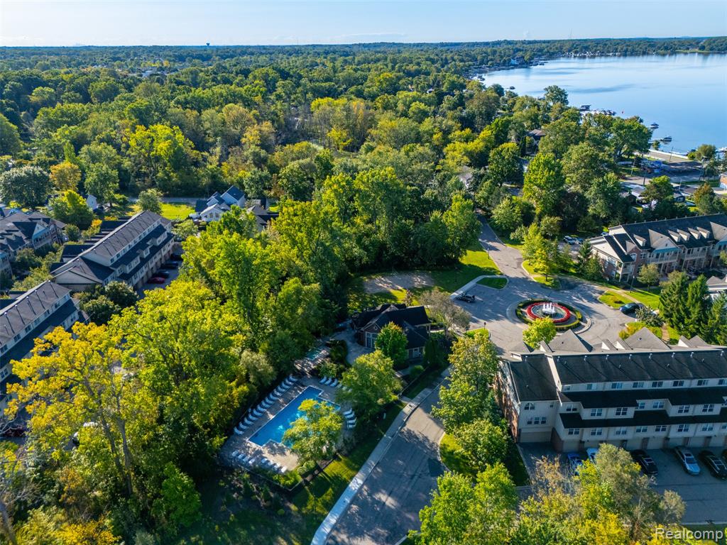 470 Old Pine Way, Walled Lake, MI 48390 — Photo 46