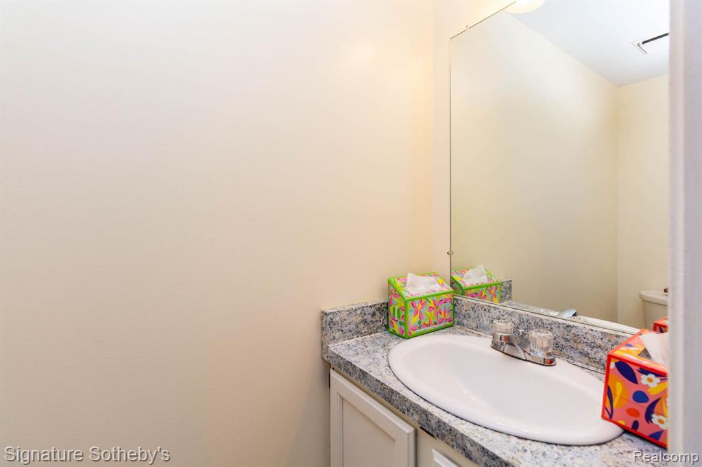 461 Farmridge Court, Rochester Hills, MI 48307 — Photo 20