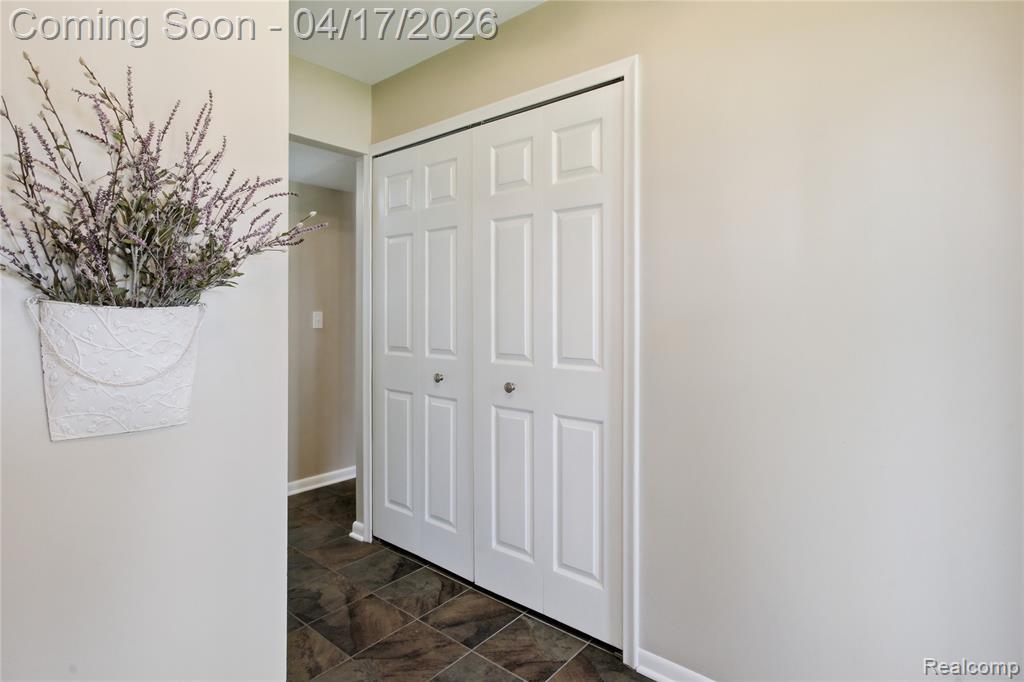 3389 Shawnee Lane, Waterford, MI 48329 — Photo 11