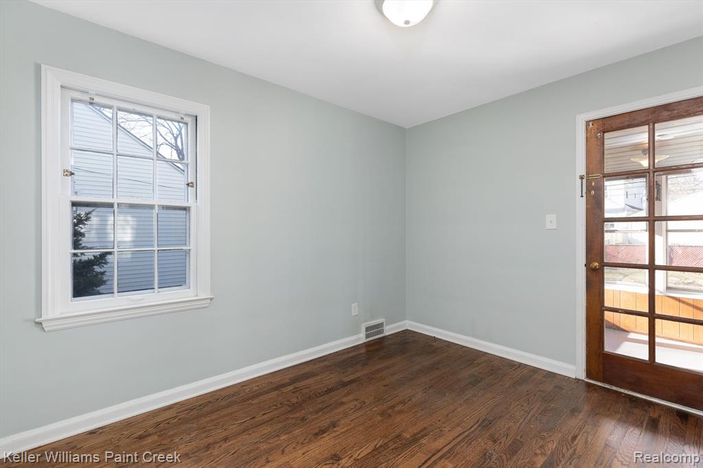 825 N ALTADENA Avenue, Royal Oak, MI 48067 — Photo 12