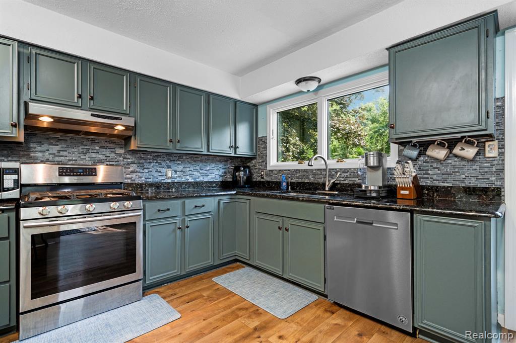971 Tierney, Highland, MI 48356 — Photo 16