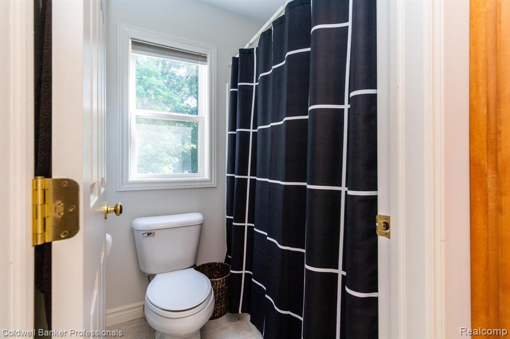 15317 Oak Hollow Drive, Holly, MI 48442 — Photo 32