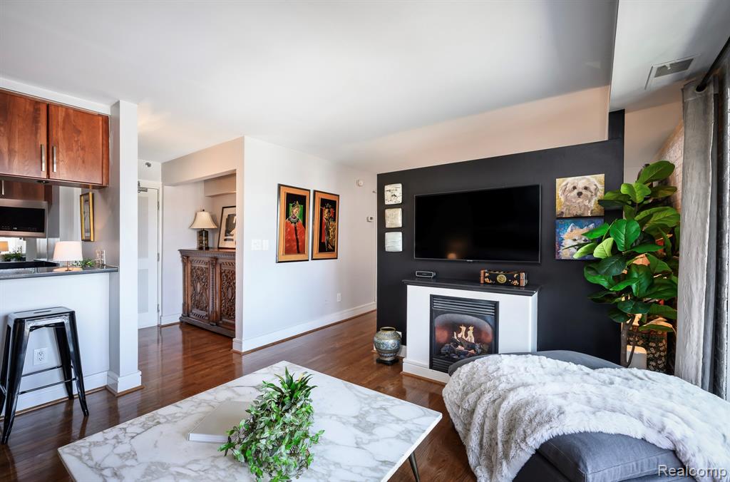 411 S Old Woodward Avenue, 815, Birmingham, MI 48009 — Photo 3
