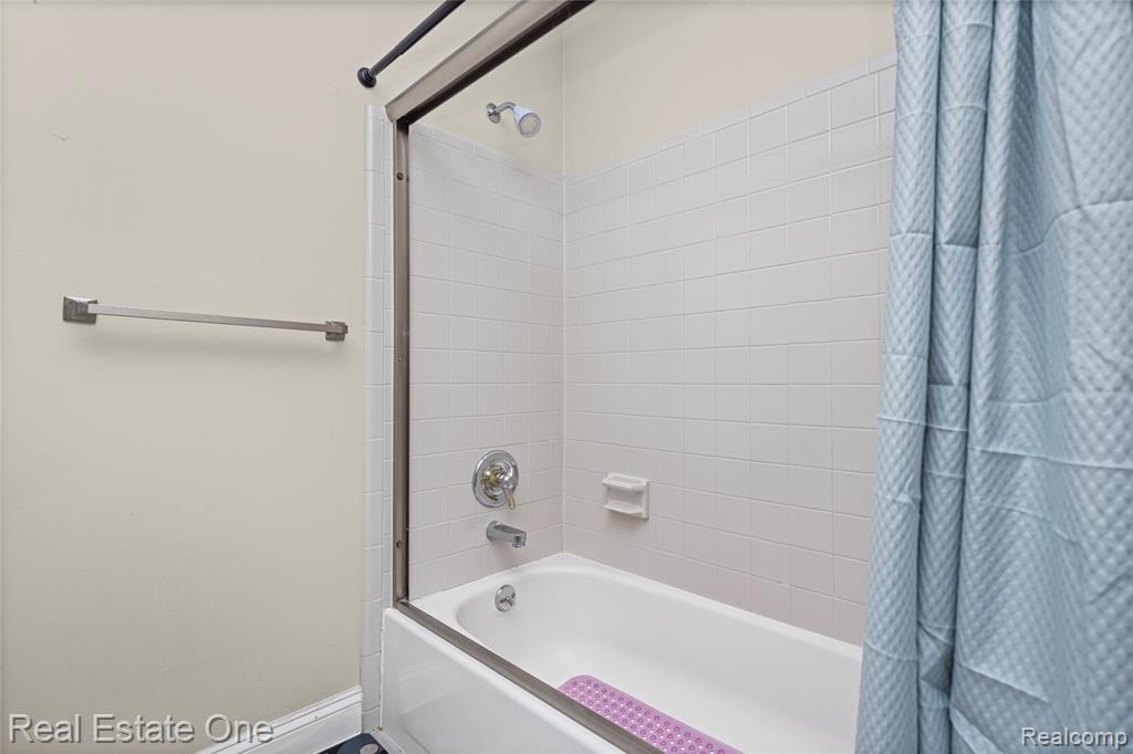 5273 Wright Way E, West Bloomfield, MI — Photo 43
