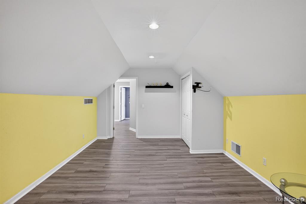 9055 Hegel Road, Goodrich Vlg, MI — Photo 42
