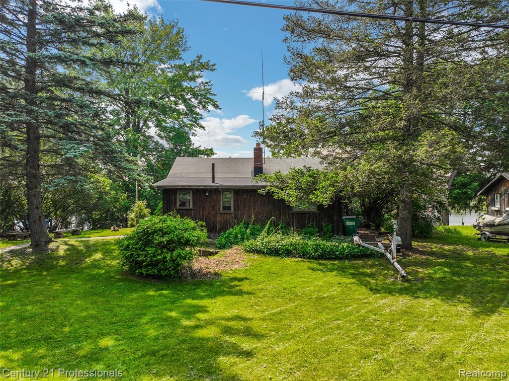 9233 Evee Road, Clarkston, MI 48348 — Photo 23