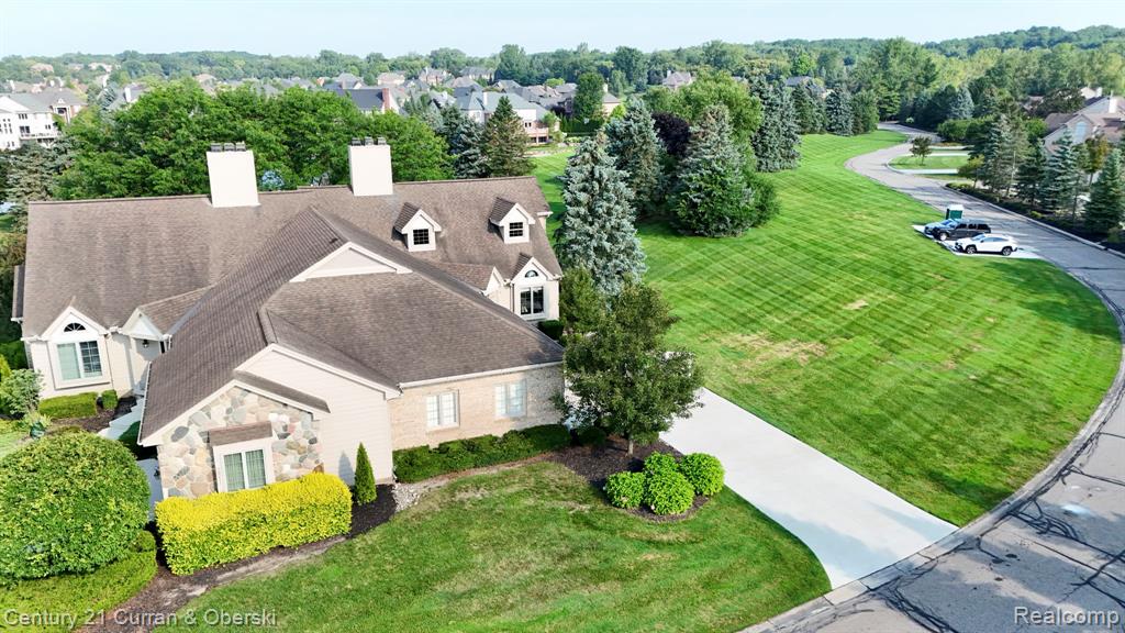 18215 Blue Heron Drive W, Northville, MI 48168 — Photo 2