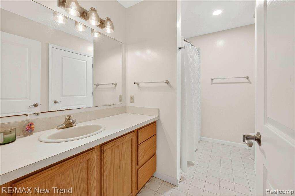 5721 Coralwood Court, Commerce Twp, MI 48382 — Photo 33