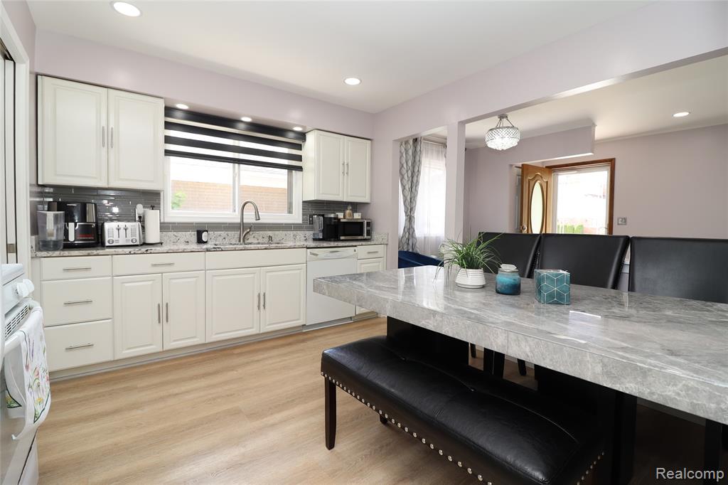 6840 N Silvery Lane, Dearborn Heights, MI 48127 — Photo 17